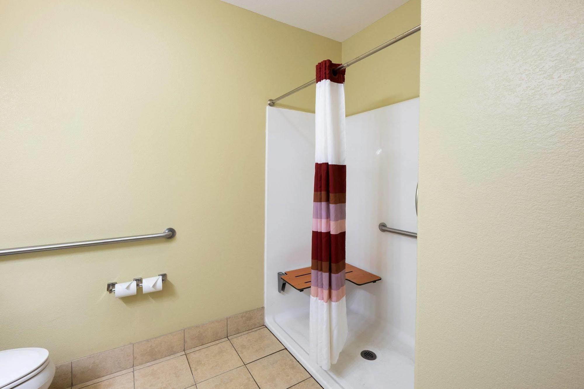 Red Roof Inn & Suites Λέικ Τσαρλς Εξωτερικό φωτογραφία
